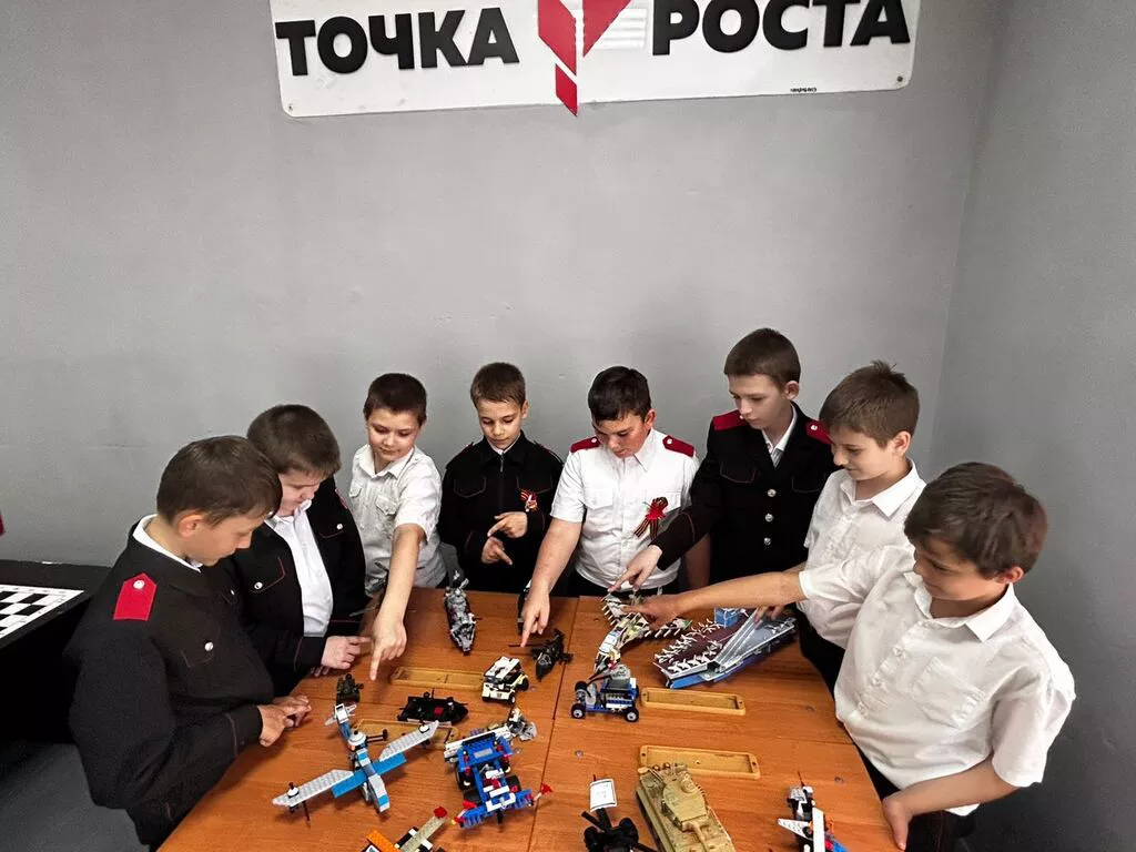 Выставка военной техники от Робототехников.